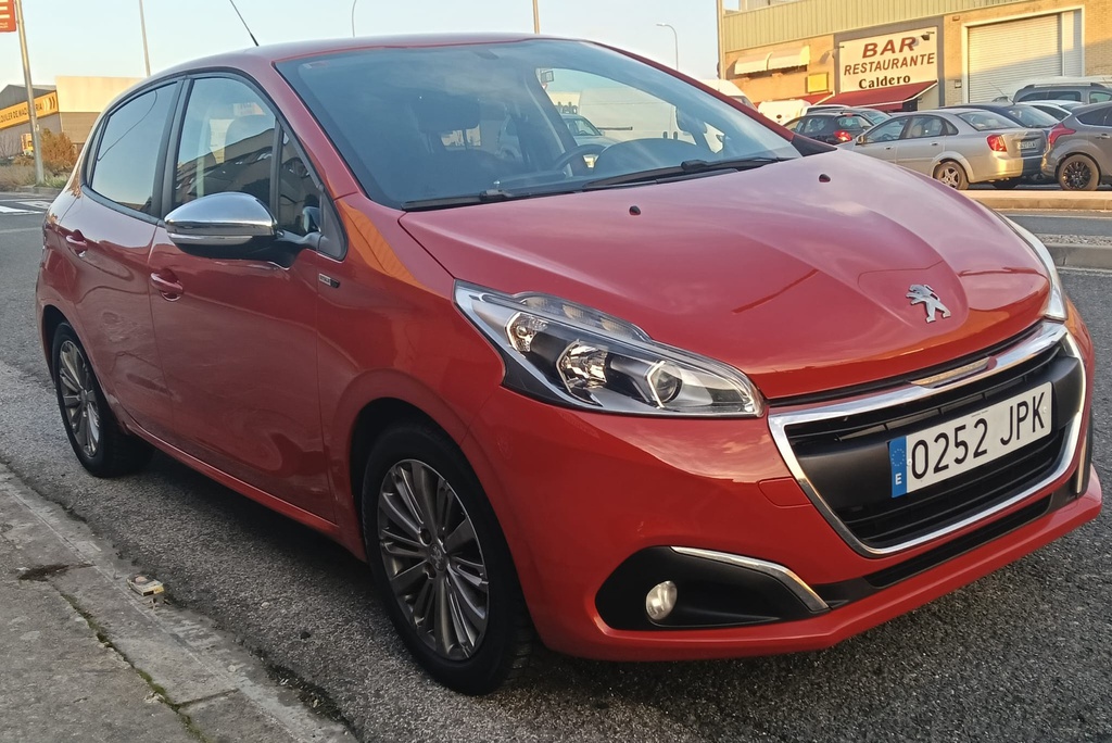Renting Flexible 6 Meses | Peugeot 208 1.2 82cv M5