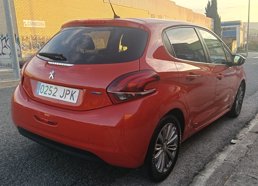 Renting Flexible 6 Meses | Peugeot 208 1.2 82cv M5